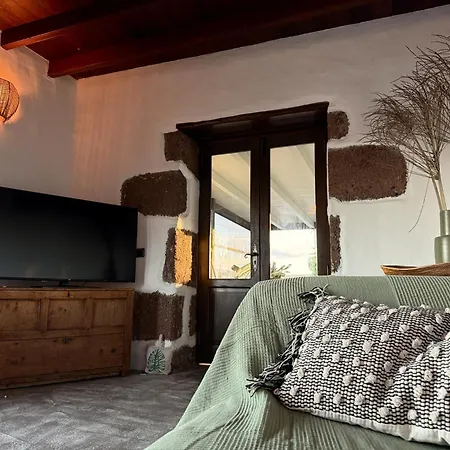 Vakantiehuis Botanica - 5 Bedroom With Pool And Hot Tub
