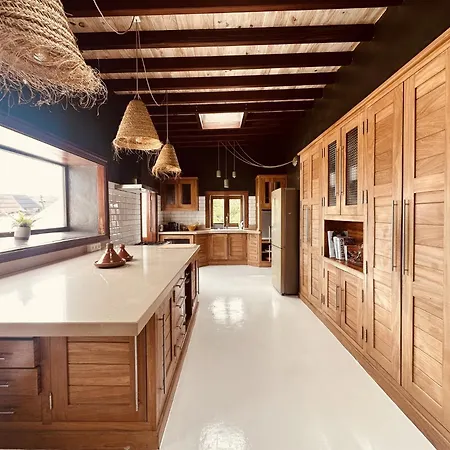 Botanica - 5 Bedroom With Pool And Hot Tub Vakantiehuis *